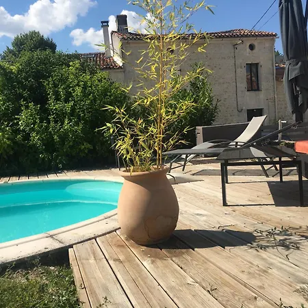 Le Phoenix Kapselhotel *