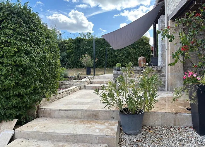 Le Phoenix Capsule hotel Linars