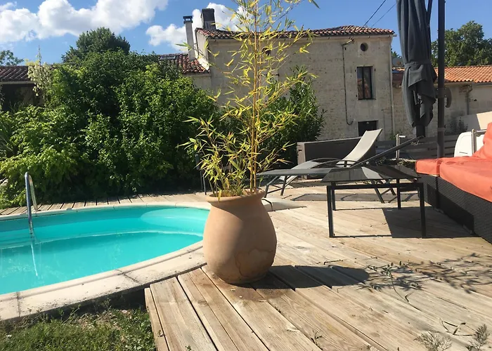 Le Phoenix Capsule hotel *